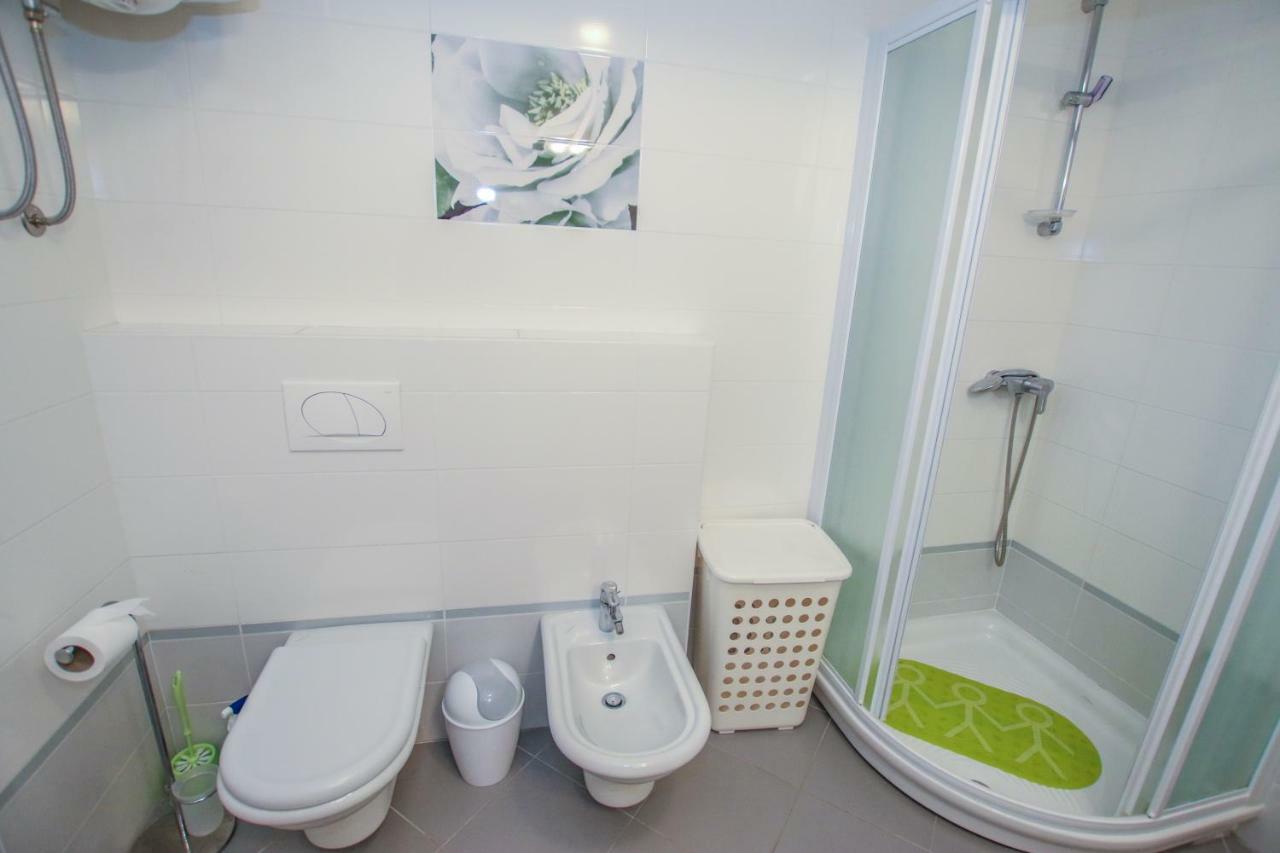 Appartamento Apartman Mila Porec Esterno foto