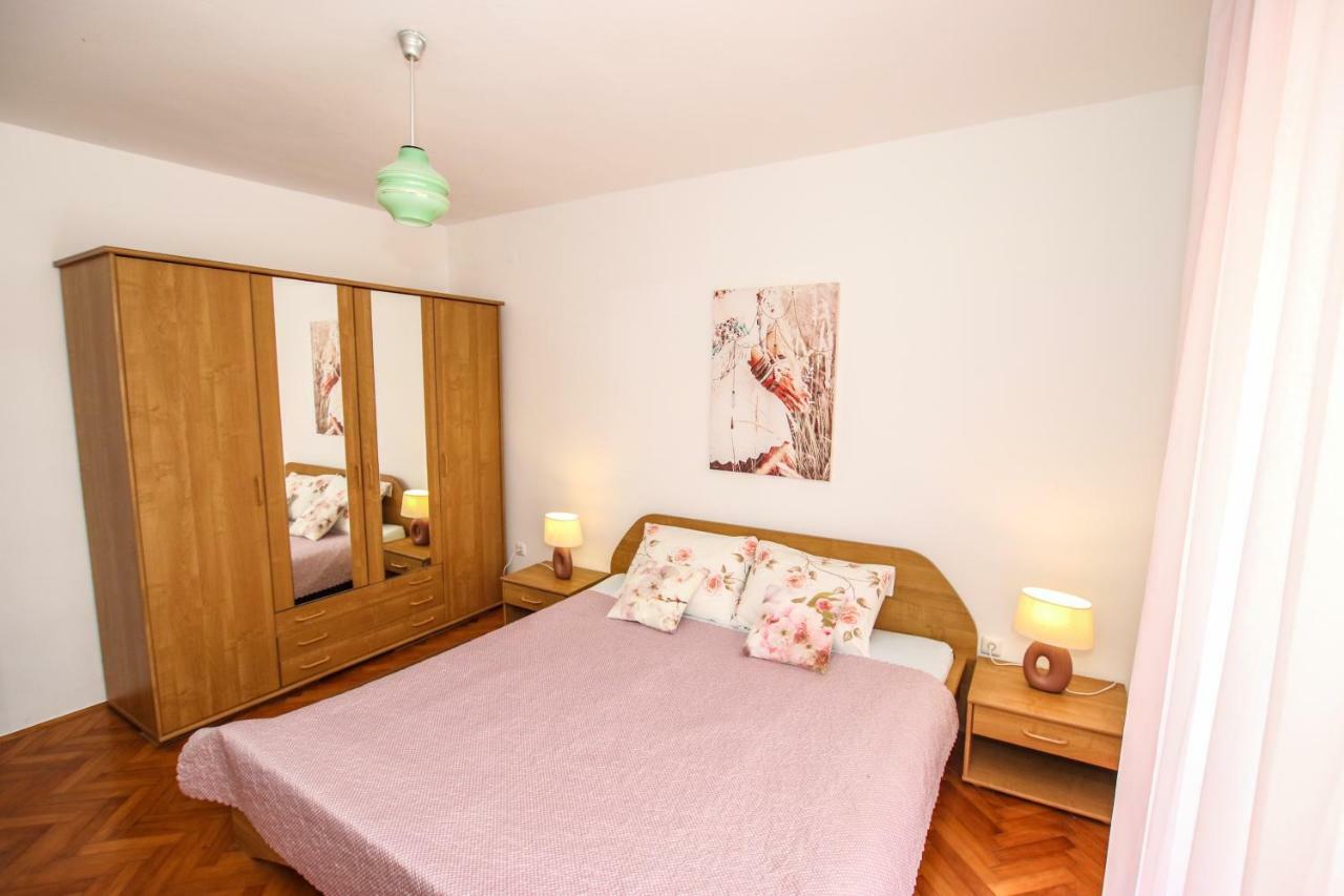 Appartamento Apartman Mila Porec Esterno foto