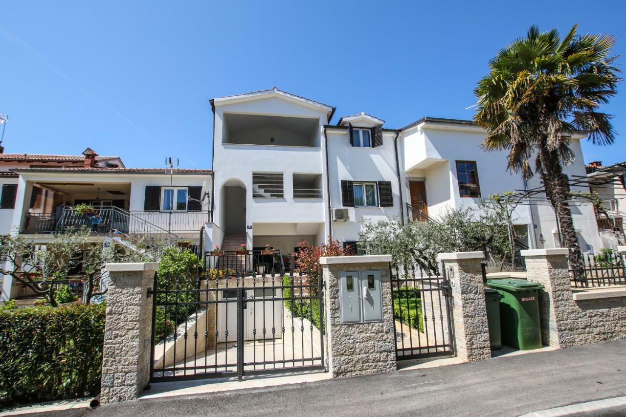 Appartamento Apartman Mila Porec Esterno foto
