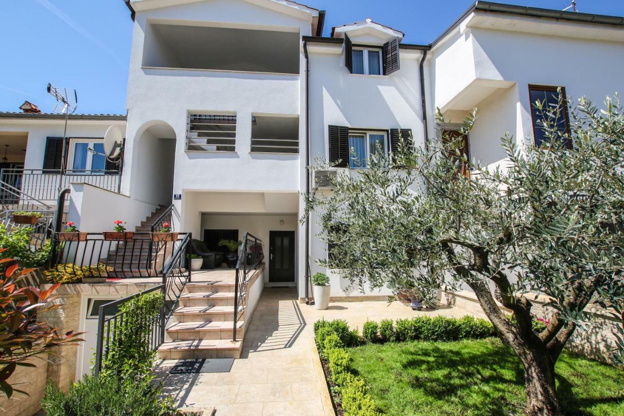 Appartamento Apartman Mila Porec Esterno foto