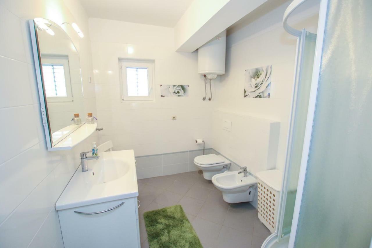 Appartamento Apartman Mila Porec Esterno foto